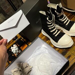Size 41 high top platform Rick Owens.